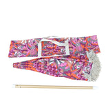 Embellish Living vintage ibiza parasol met tropische bloemen print en franjes. Licht van gewicht en met bijpassende opbergtas. Ideaal voor in je tuin, strand of de camping.